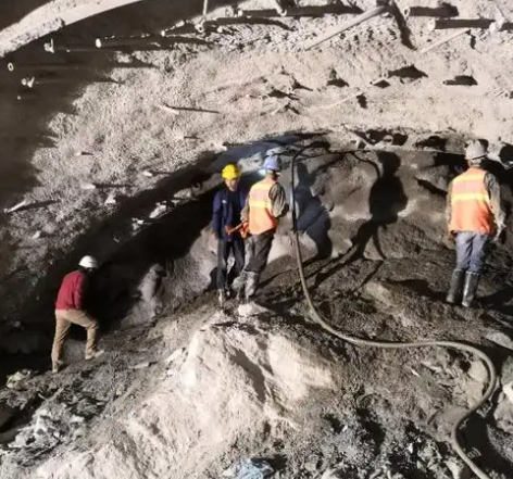 七里河拱顶带模注浆料的施工流程及注意事项